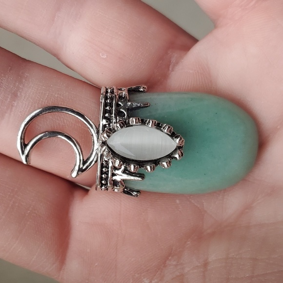 New Silver Wrapped White Cat Eye Green Aventurine Crescent Moon Magic Pendant. - Picture 2 of 7